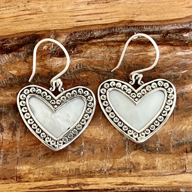ER 15303 MP-(BALI 925 STERLING SILVER HEART EARRINGS WITH MOTHER OF PEARL)